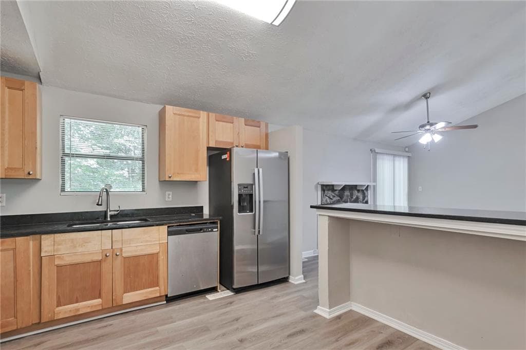 4 bedroom, 2 bathroom, 1,571 sq ft single family residence for sale at 4055 Chimney Ridge Way, Ellenwood, GA 30294 — photo 8