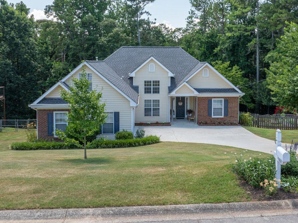 4860 HUNT CLUB Drive, Flowery Branch, GA 30542 — most recent listing photo