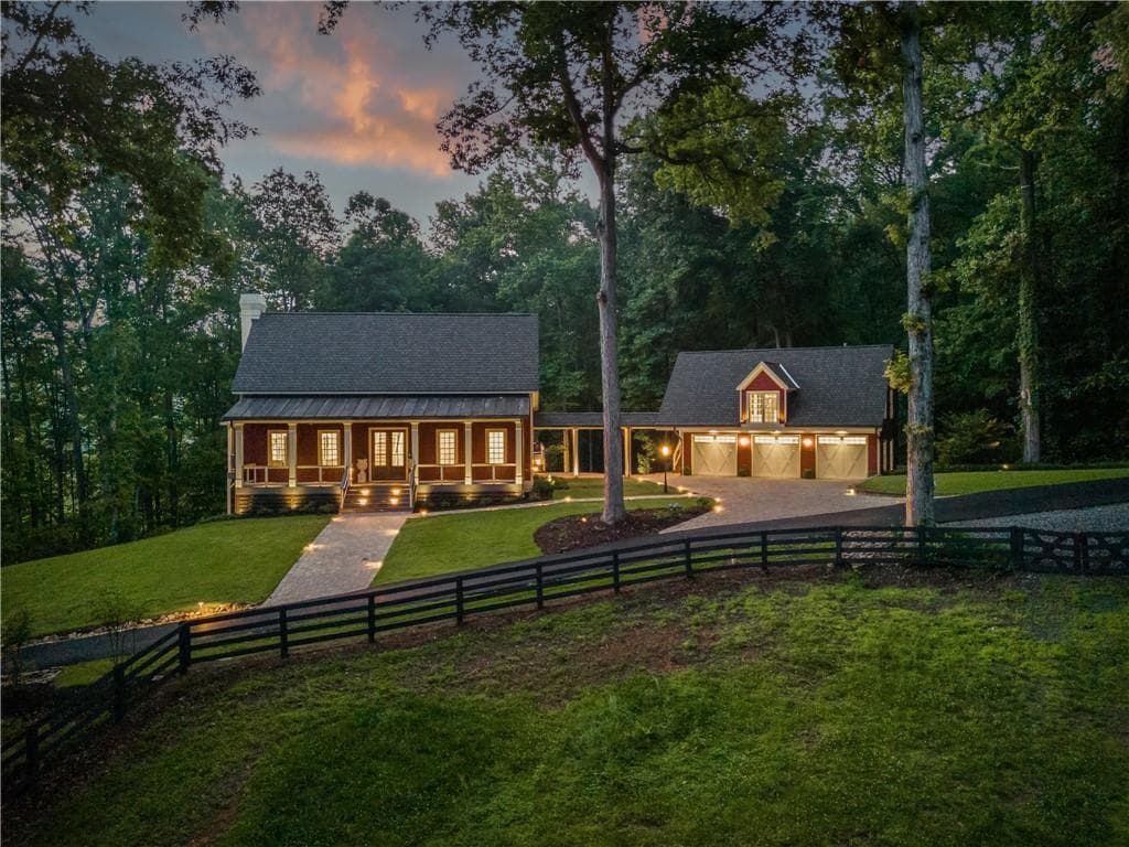 7 bedroom, 5 bathroom, 5,989 sq ft single family residence under contract at 2425 Birmingham Road, Alpharetta, GA 30004 — photo 3