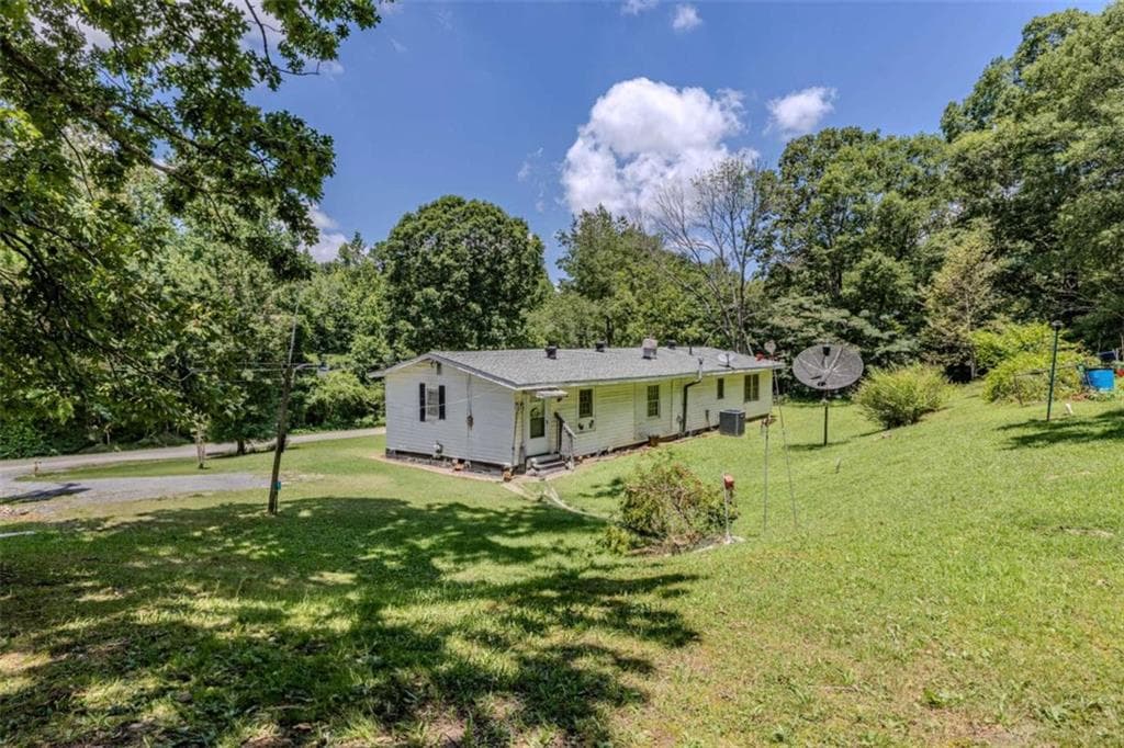 3 bedroom, 2 bathroom, 1,680 sq ft single family residence for sale at 35 Harris Loop, Cedartown, GA 30125 — photo 2