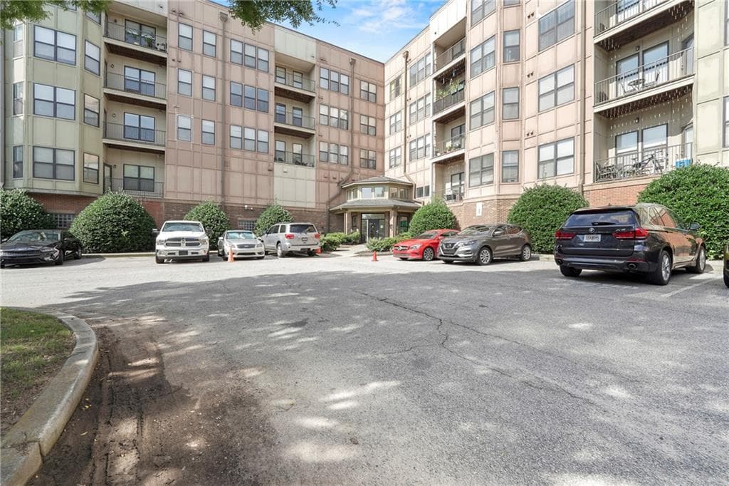 1 bedroom, 1 bathroom, 696 sq ft condominium for sale at 898 Oak Street 1105, Atlanta, GA 30310 — photo 1 of 22