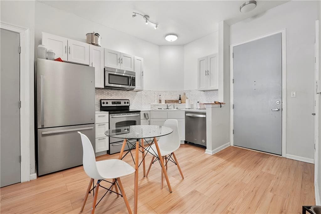 1 bedroom, 1 bathroom, 696 sq ft condominium for sale at 898 Oak Street 1105, Atlanta, GA 30310 — photo 3