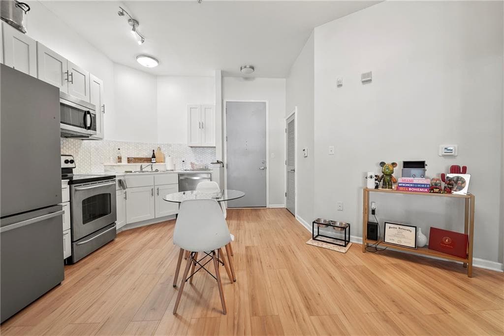 1 bedroom, 1 bathroom, 696 sq ft condominium for sale at 898 Oak Street 1105, Atlanta, GA 30310 — photo 5