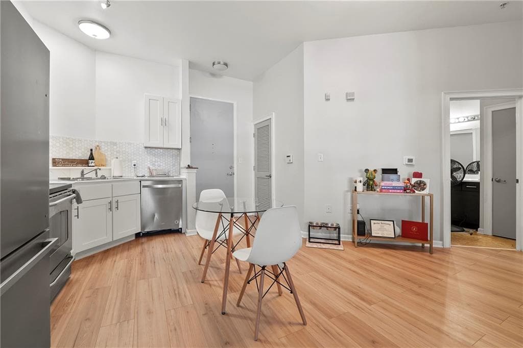 1 bedroom, 1 bathroom, 696 sq ft condominium for sale at 898 Oak Street 1105, Atlanta, GA 30310 — photo 7