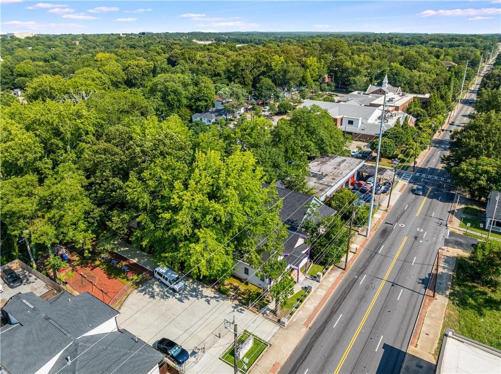 7 bedroom, 5 bathroom, 4,680 sq ft single family residence for sale at 916 Metropolitan Parkway, Atlanta, GA 30310 — photo 2