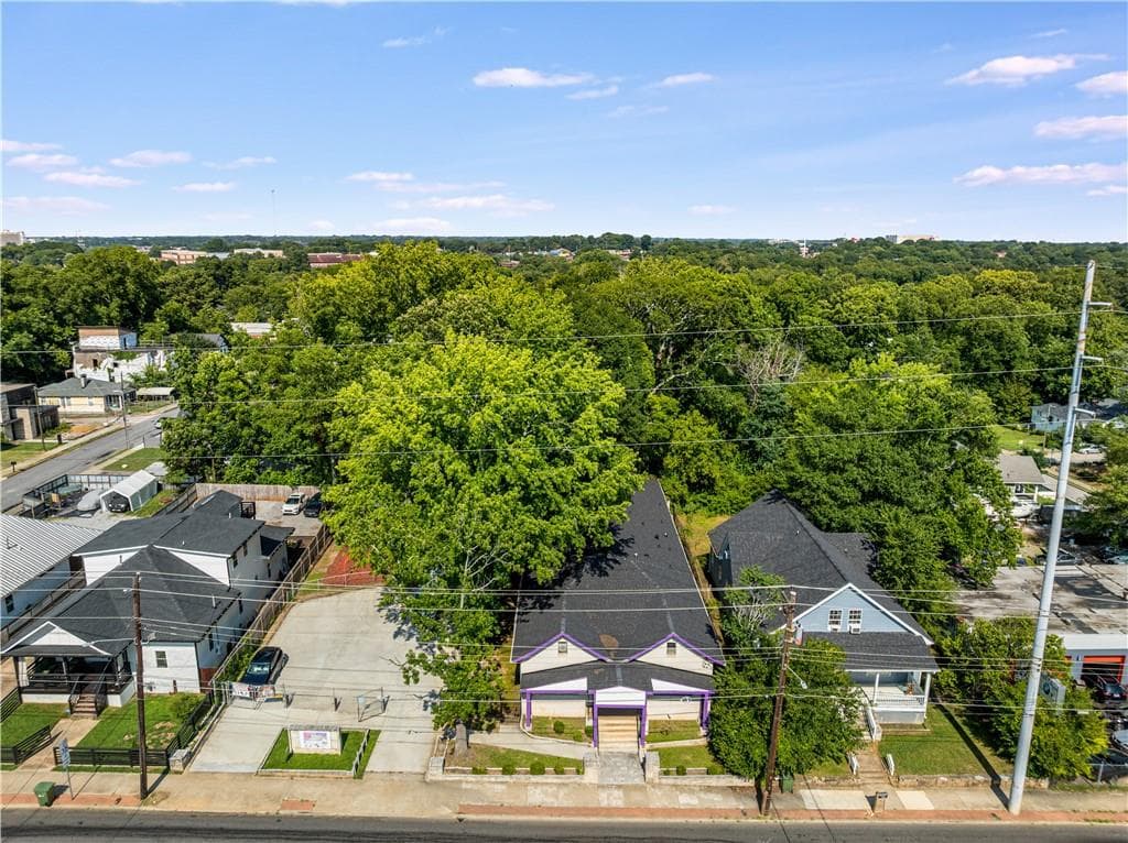 7 bedroom, 5 bathroom, 4,680 sq ft single family residence for sale at 916 Metropolitan Parkway, Atlanta, GA 30310 — photo 3