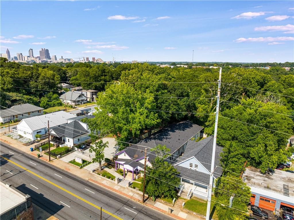 7 bedroom, 5 bathroom, 4,680 sq ft single family residence for sale at 916 Metropolitan Parkway, Atlanta, GA 30310 — photo 4