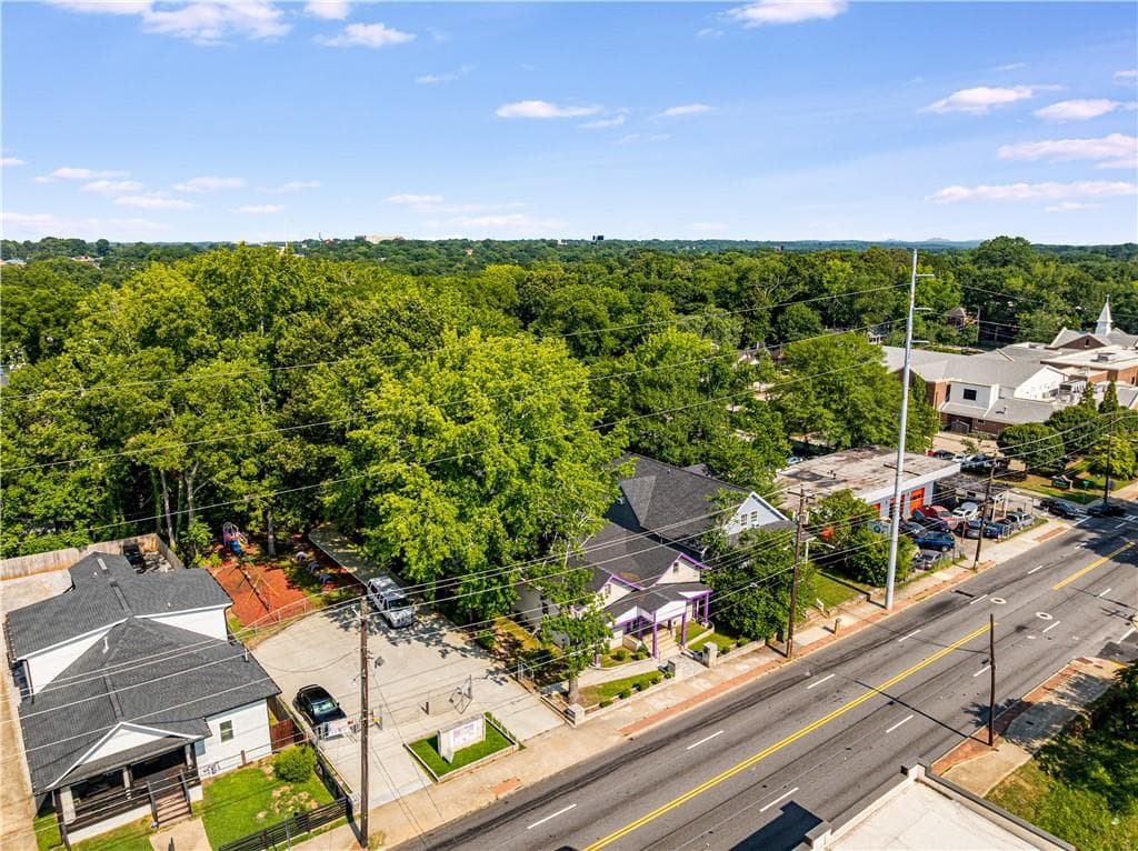 7 bedroom, 5 bathroom, 4,680 sq ft single family residence for sale at 916 Metropolitan Parkway, Atlanta, GA 30310 — photo 5