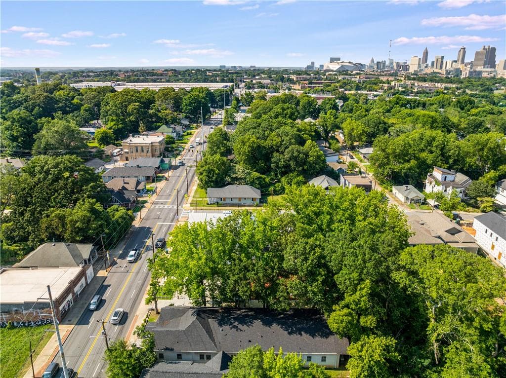 7 bedroom, 5 bathroom, 4,680 sq ft single family residence for sale at 916 Metropolitan Parkway, Atlanta, GA 30310 — photo 7