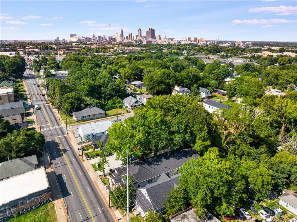 7 bedroom, 5 bathroom, 4,680 sq ft single family residence for sale at 916 Metropolitan Parkway, Atlanta, GA 30310 — photo 8