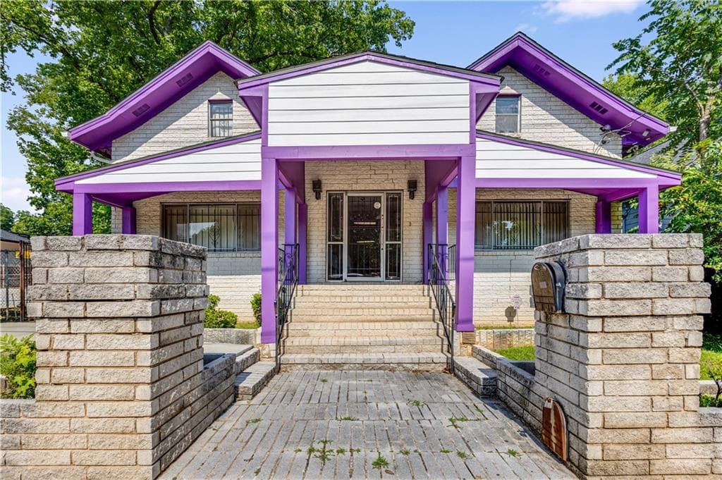 7 bedroom, 5 bathroom, 4,680 sq ft single family residence for sale at 916 Metropolitan Parkway, Atlanta, GA 30310