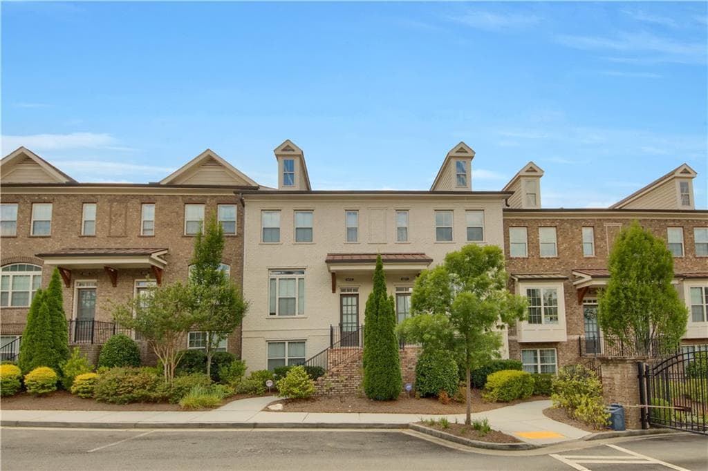 3 bedroom, 4 bathroom, 2,288 sq ft townhouse sold at 4011 DUNWOODY Trace, Atlanta, GA 30338