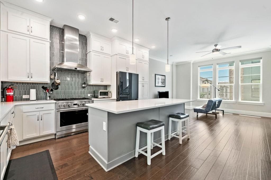 597 Broadview Place, Atlanta, GA 30324 — most recent listing photo