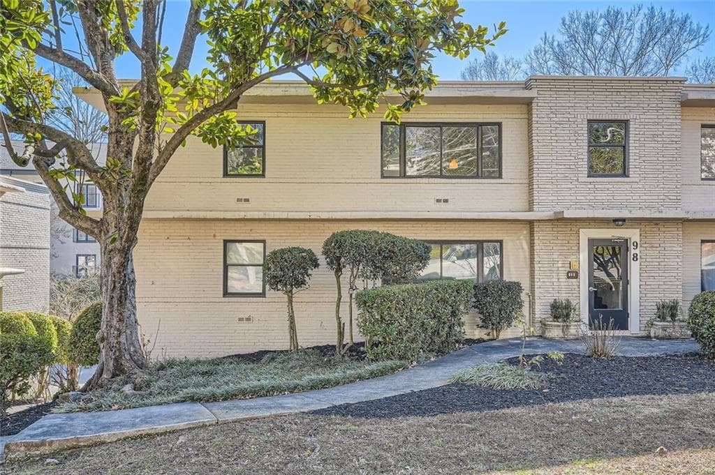 2 bedroom, 1 bathroom, 850 sq ft condominium sold at 98 Ardmore Place 3, Atlanta, GA 30309