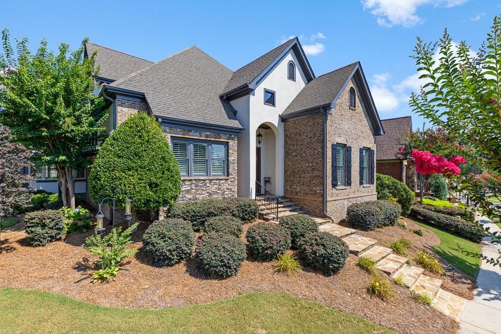 3 bedroom, 4 bathroom, 3,942 sq ft single family residence sold at 5964 Chickasaw Lane, Braselton, GA 30517