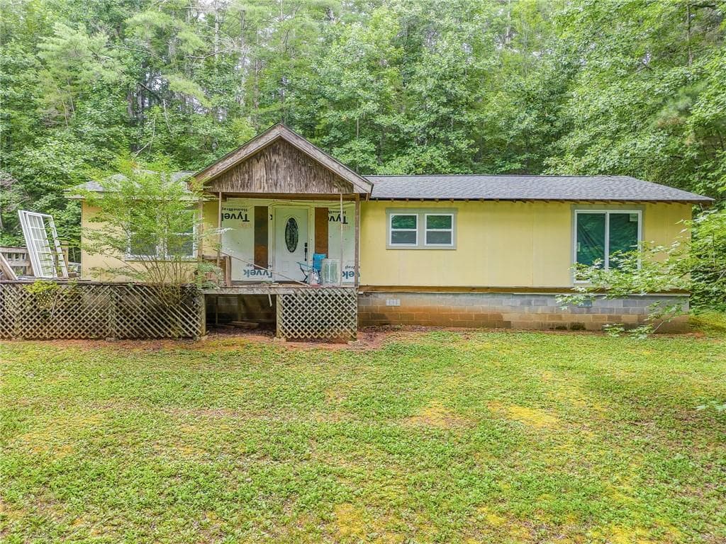 3 bedroom, 2 bathroom, 1,404 sq ft single family residence for sale at 10610 Chatsworth Highway, Ellijay, GA 30540 — photo 4