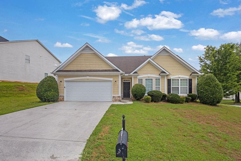 8900 Crestview Circle, Union City, GA 30291 — most recent listing photo