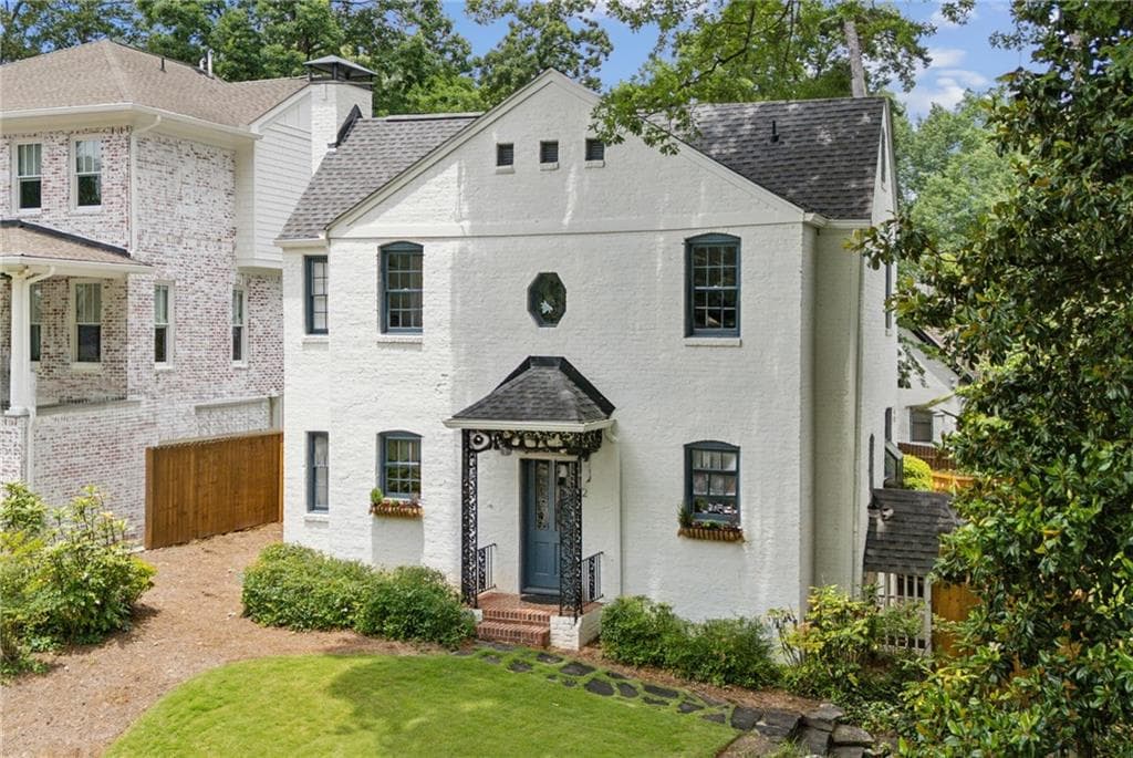 2 bedroom, 2 bathroom, 1,768 sq ft single family residence sold at 262 Peachtree Way, Atlanta, GA 30305