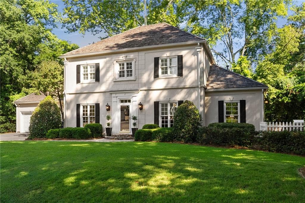 4 bedroom, 4 bathroom, 4,050 sq ft single family residence sold at 1533 Barrington Court, Atlanta, GA 30327