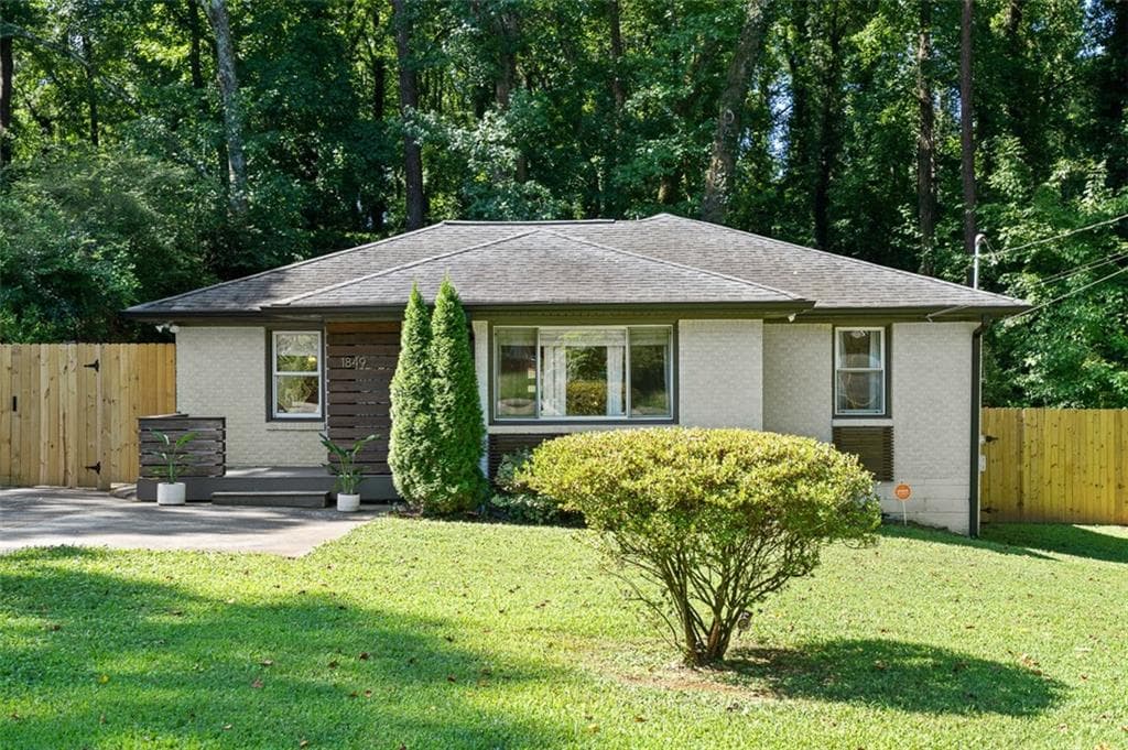 3 bedroom, 2 bathroom, 1,600 sq ft single family residence sold at 1849 Valencia Road, Decatur, GA 30032