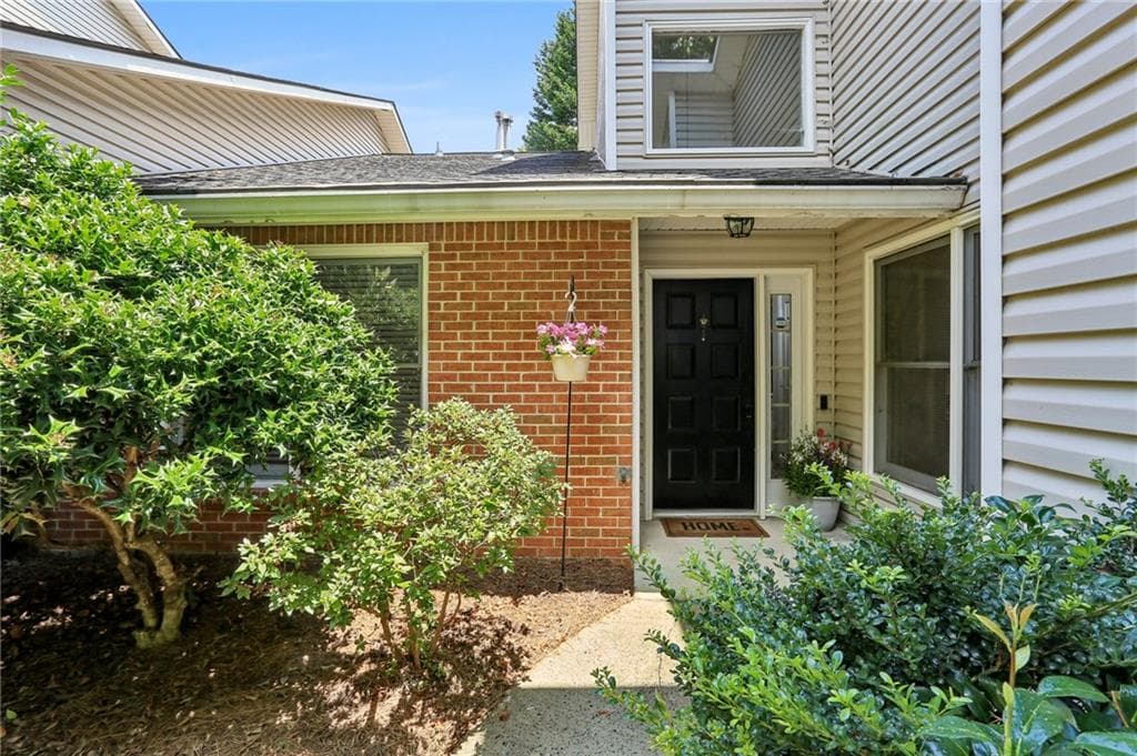 2 bedroom, 2 bathroom, 1,470 sq ft condominium sold at 104 Dunwoody Springs Drive, Atlanta, GA 30328