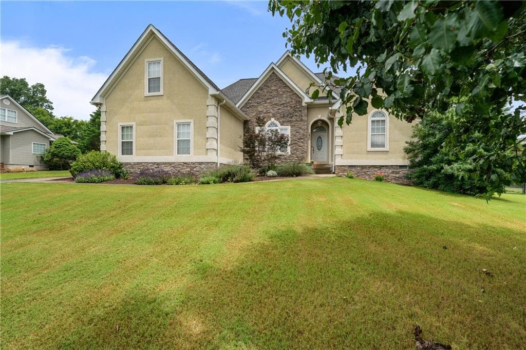 4 bedroom, 2 bathroom, 2,040 sq ft single family residence sold at 230 Hardwood Court, Adairsville, GA 30103