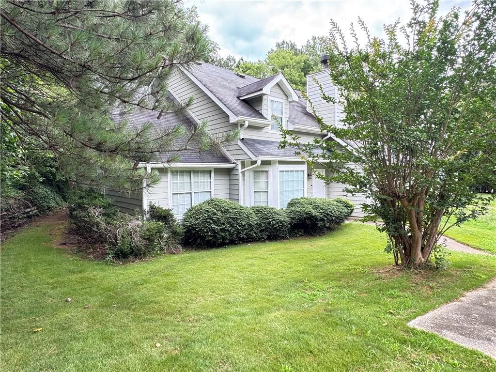 3 bedroom, 2 bathroom, 1,370 sq ft townhouse for sale at 6847 S Lakewood Terrace, Douglasville, GA 30135 — photo 1 of 23