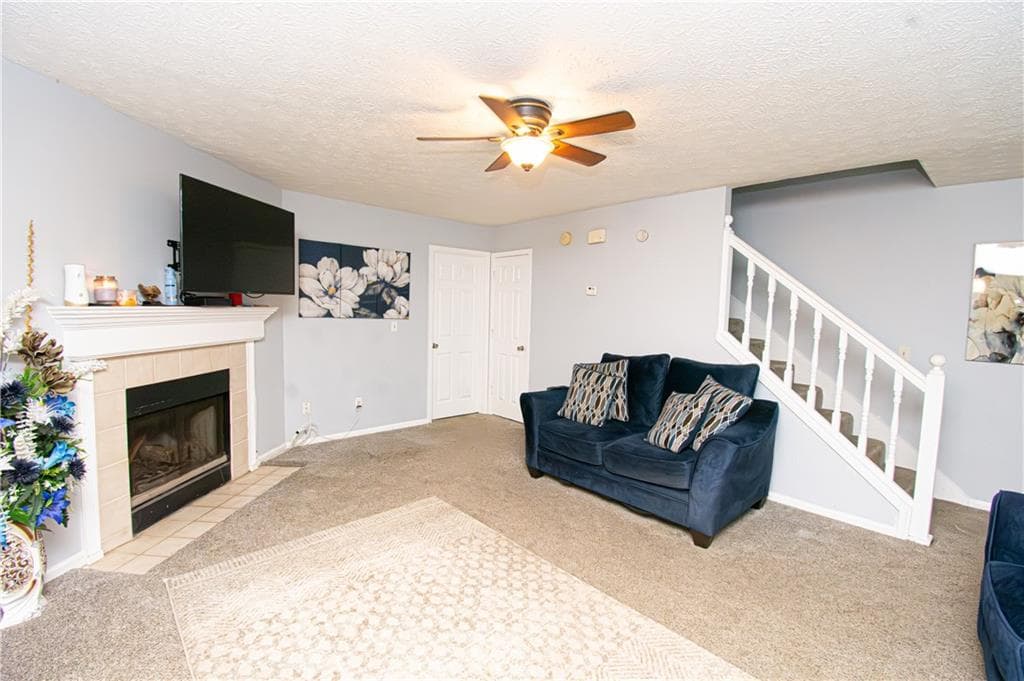 3 bedroom, 2 bathroom, 1,370 sq ft townhouse for sale at 6847 S Lakewood Terrace, Douglasville, GA 30135 — photo 2