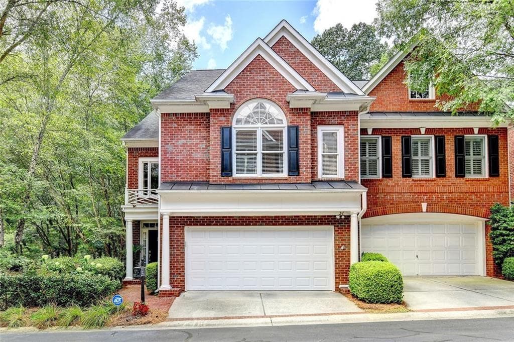3 bedroom, 4 bathroom, 2,523 sq ft townhouse sold at 1 Carrington Way, Atlanta, GA 30328