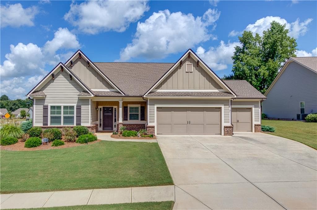 3 bedroom, 2 bathroom, 2,355 sq ft single family residence sold at 281 Club Drive, Monroe, GA 30655