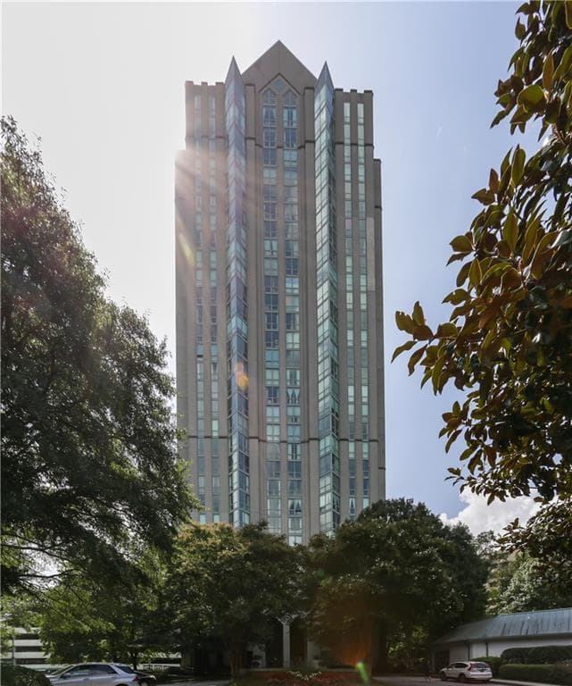1 bedroom, 1 bathroom, 543 sq ft condominium for sale at 2870 Pharr Court South 1408, Atlanta, GA 30305 — photo 1 of 30