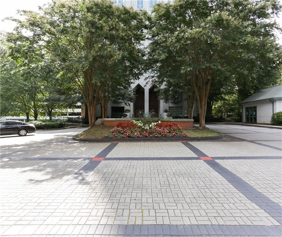 1 bedroom, 1 bathroom, 543 sq ft condominium for sale at 2870 Pharr Court South 1408, Atlanta, GA 30305 — photo 3