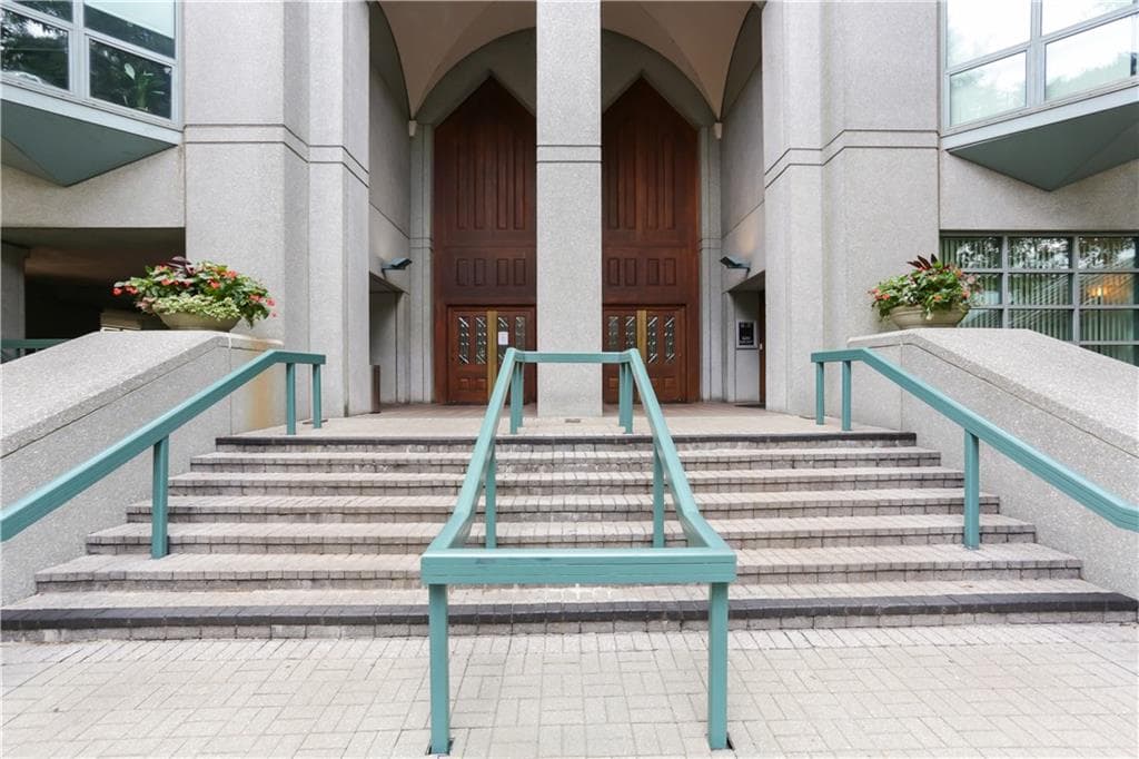 1 bedroom, 1 bathroom, 543 sq ft condominium for sale at 2870 Pharr Court South 1408, Atlanta, GA 30305 — photo 4