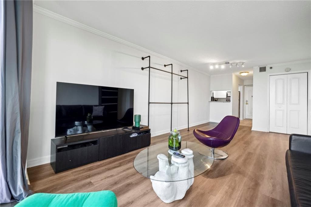 1 bedroom, 1 bathroom, 543 sq ft condominium for sale at 2870 Pharr Court South 1408, Atlanta, GA 30305 — photo 8