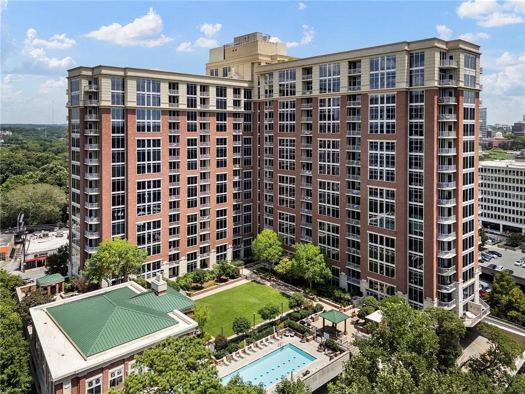 3 bedroom, 4 bathroom, 2,241 sq ft condominium sold at 1820 Peachtree Street 2002, Atlanta, GA 30309