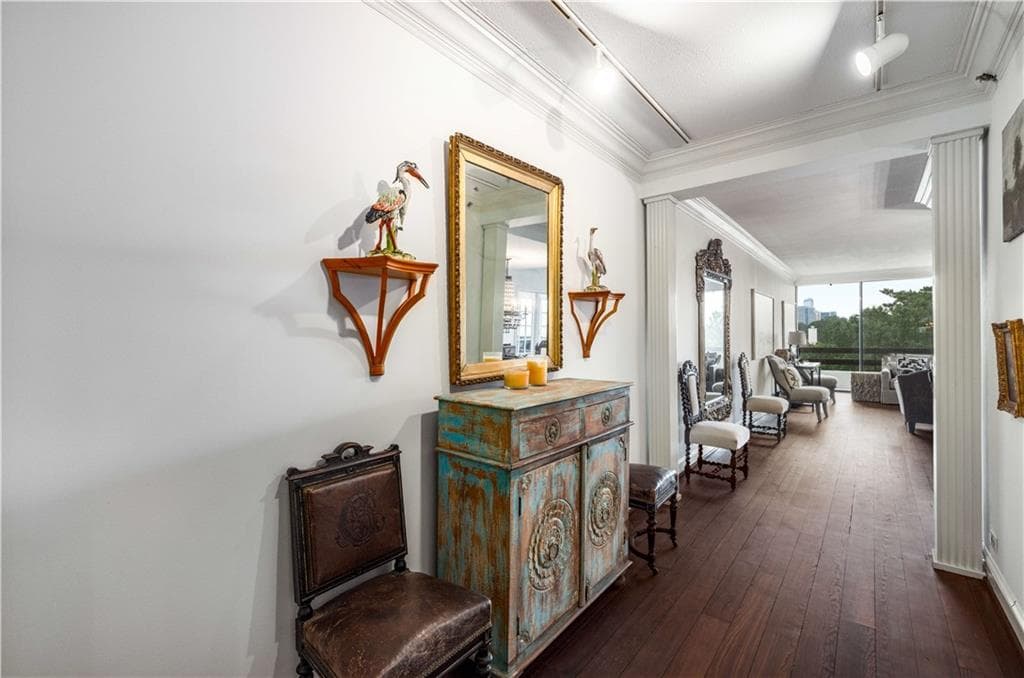 2 bedroom, 2 bathroom, 2,403 sq ft condominium sold at 2660 Peachtree Road 10F, Atlanta, GA 30305