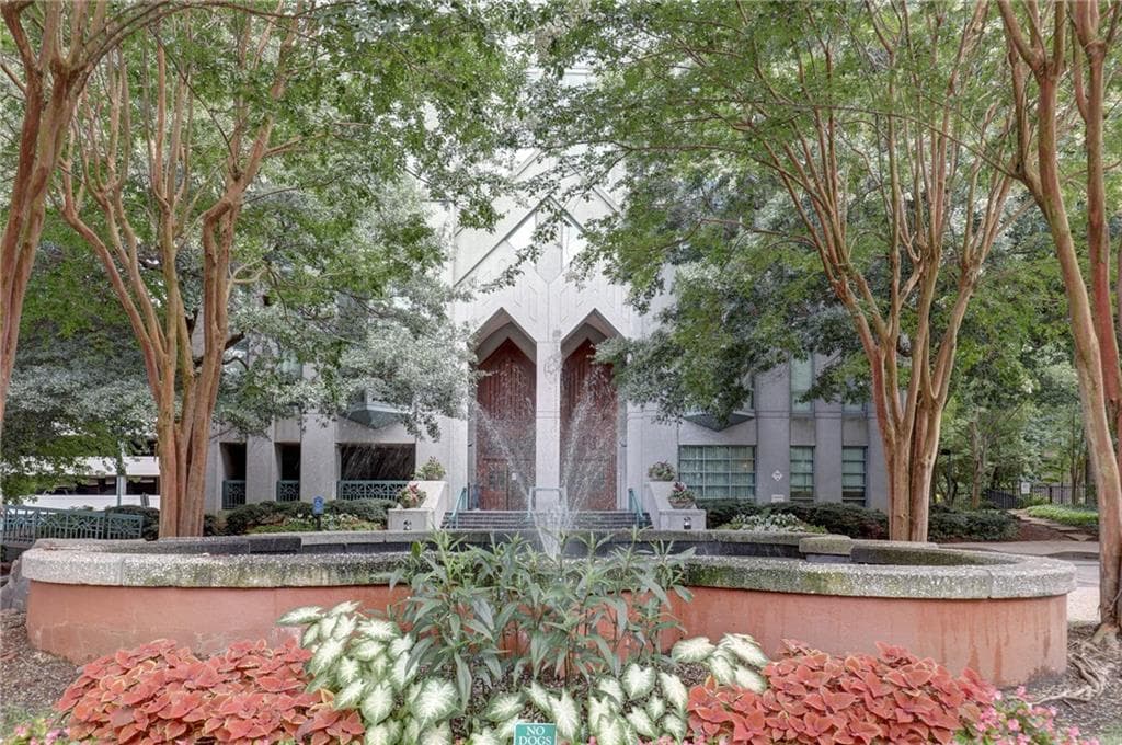 1 bedroom, 1 bathroom, 543 sq ft condominium for sale at 2870 Pharr Court South 1408, Atlanta, GA 30305 — photo 2
