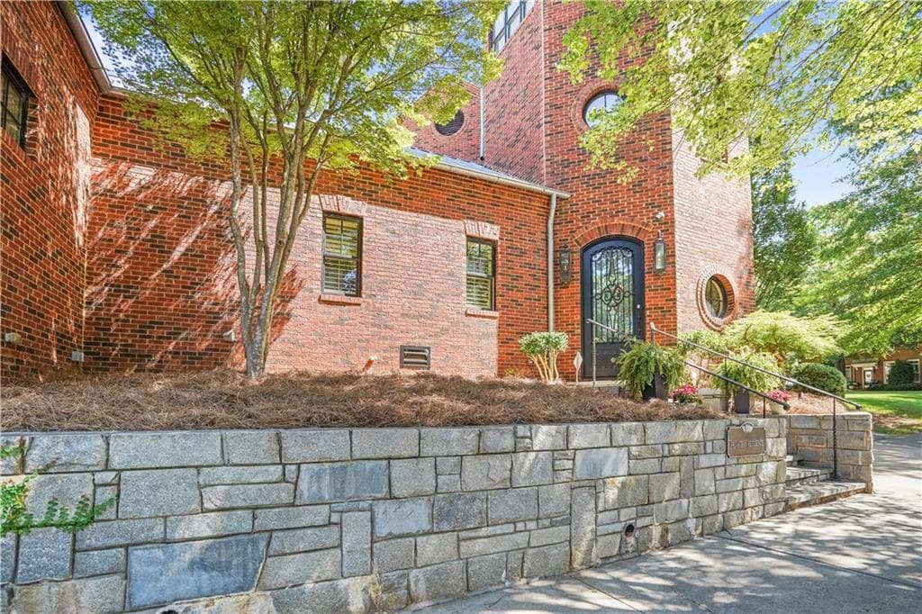 5 bedroom, 6 bathroom, 6,642 sq ft single family residence for sale at 5102 Park Street, Covington, GA 30014 — photo 5