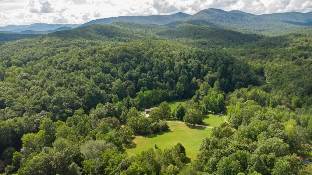 1 bedroom, 1 bathroom single family residence sold at 932 Woodland Lane, Dahlonega, GA 30533