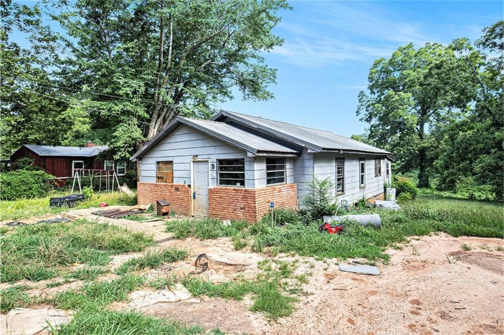 1499 E Tugalo Street, Toccoa, GA 30577 — most recent listing photo