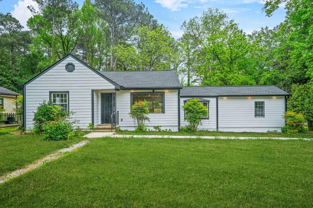 4 bedroom, 2 bathroom, 2,075 sq ft single family residence sold at 1712 Venetian Drive, Atlanta, GA 30311