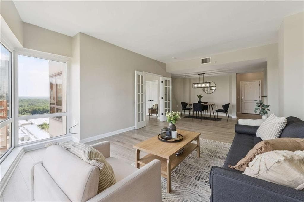 2 bedroom, 1 bathroom, 1,209 sq ft condominium under contract at 3475 Oak Valley Road 1570, Atlanta, GA 30326 — photo 2