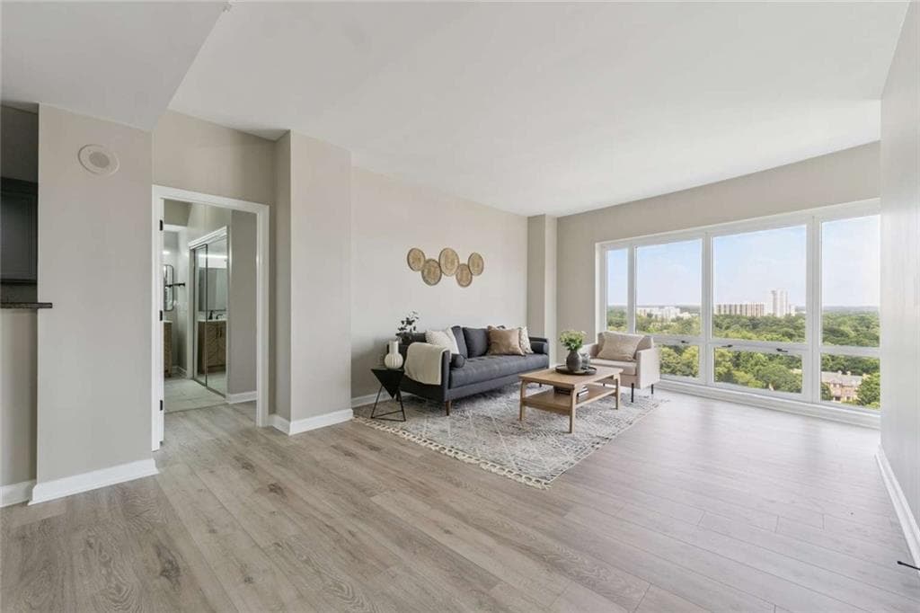 2 bedroom, 1 bathroom, 1,209 sq ft condominium under contract at 3475 Oak Valley Road 1570, Atlanta, GA 30326 — photo 8