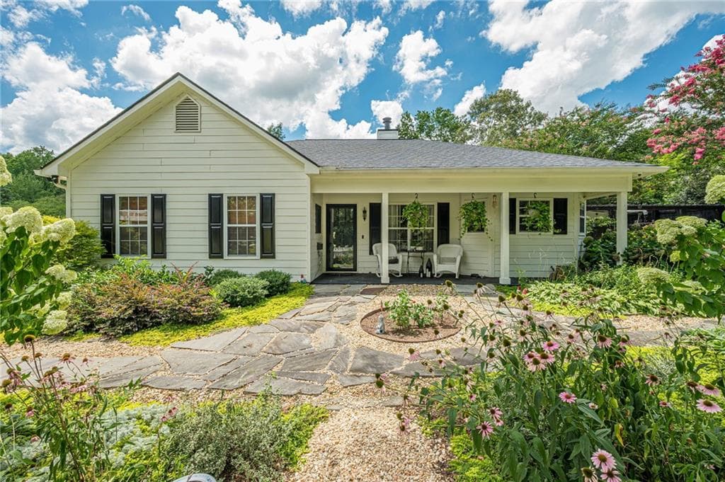 3 bedroom, 2 bathroom, 1,478 sq ft single family residence sold at 7820 Silversmith Drive, Cumming, GA 30028