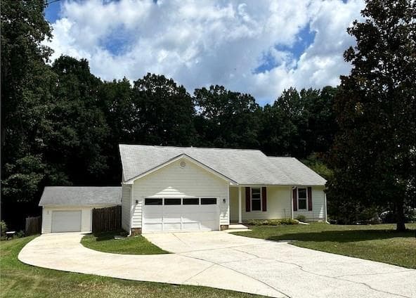 130 Country Side Drive, Senoia, GA 30276 — most recent listing photo