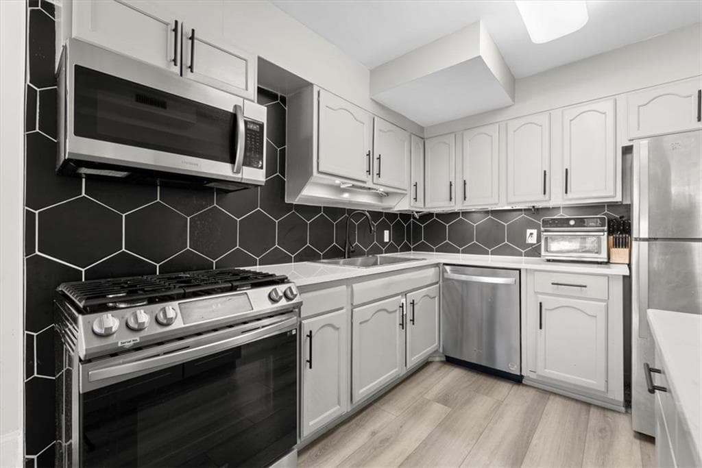 2 bedroom, 2 bathroom, 1,012 sq ft condominium sold at 2965 Pharr Court South 304, Atlanta, GA 30305