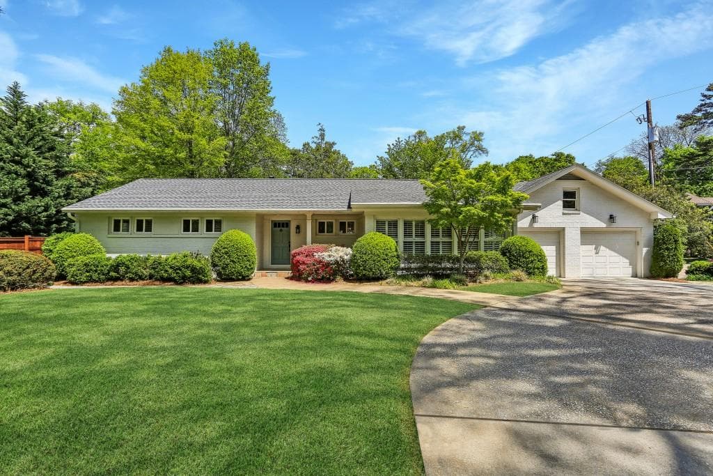 4 bedroom, 2 bathroom, 1,801 sq ft single family residence sold at 3005 Howell Mill Road, Atlanta, GA 30327