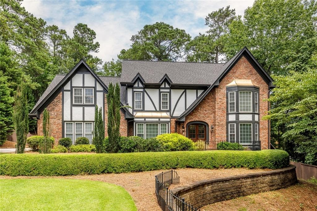 7765 Dunvegan Close, Sandy Springs, GA 30350 — most recent listing photo