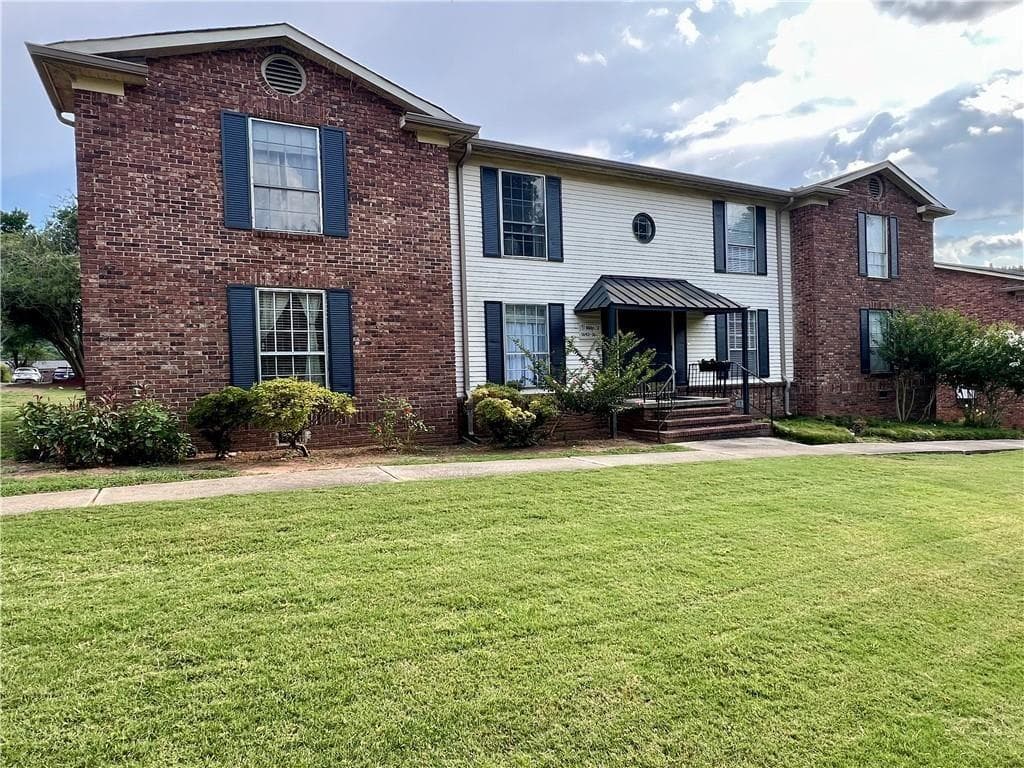 5693 Kingsport Drive 2, Atlanta, GA 30342 — most recent listing photo