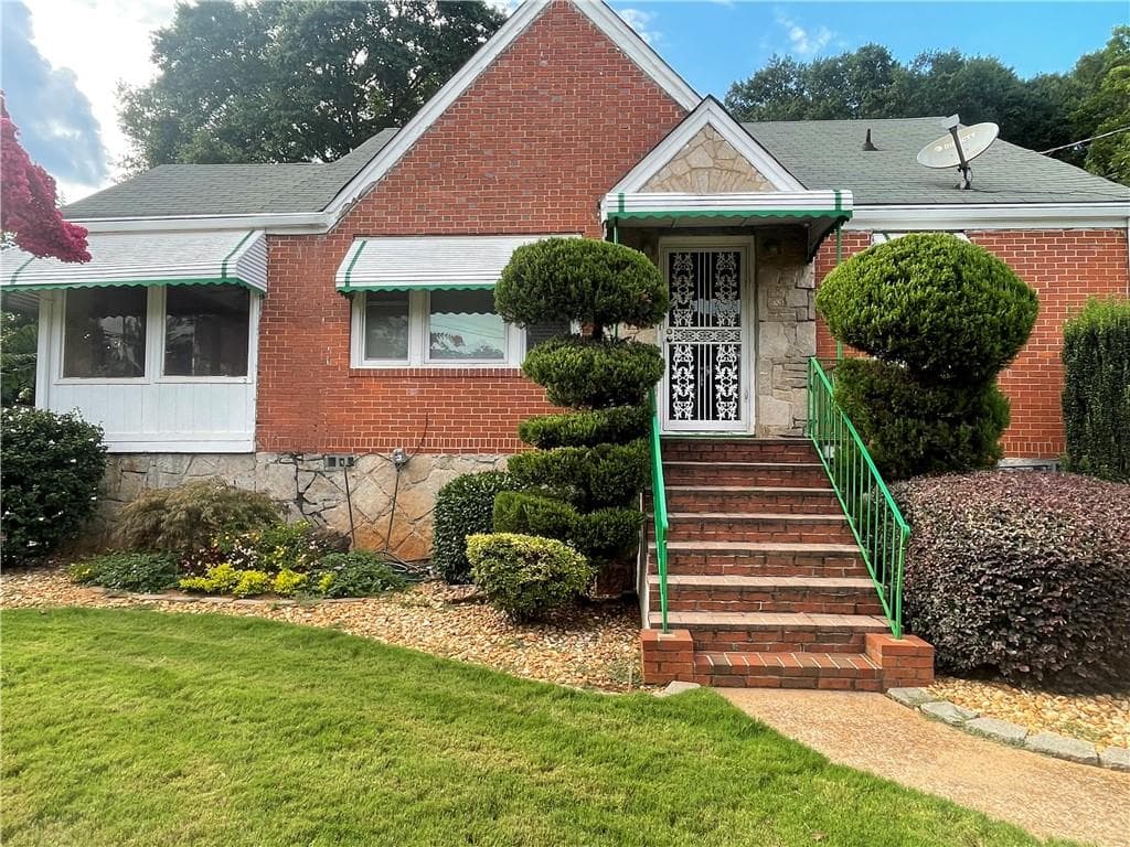 3 bedroom, 1 bathroom, 1,424 sq ft single family residence sold at 2576 Northview Avenue, Decatur, GA 30032